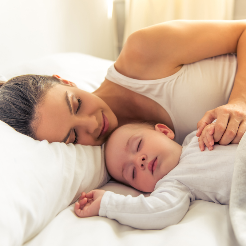 Почему ребёнок спит на четвереньках? | Аргументы и Факты