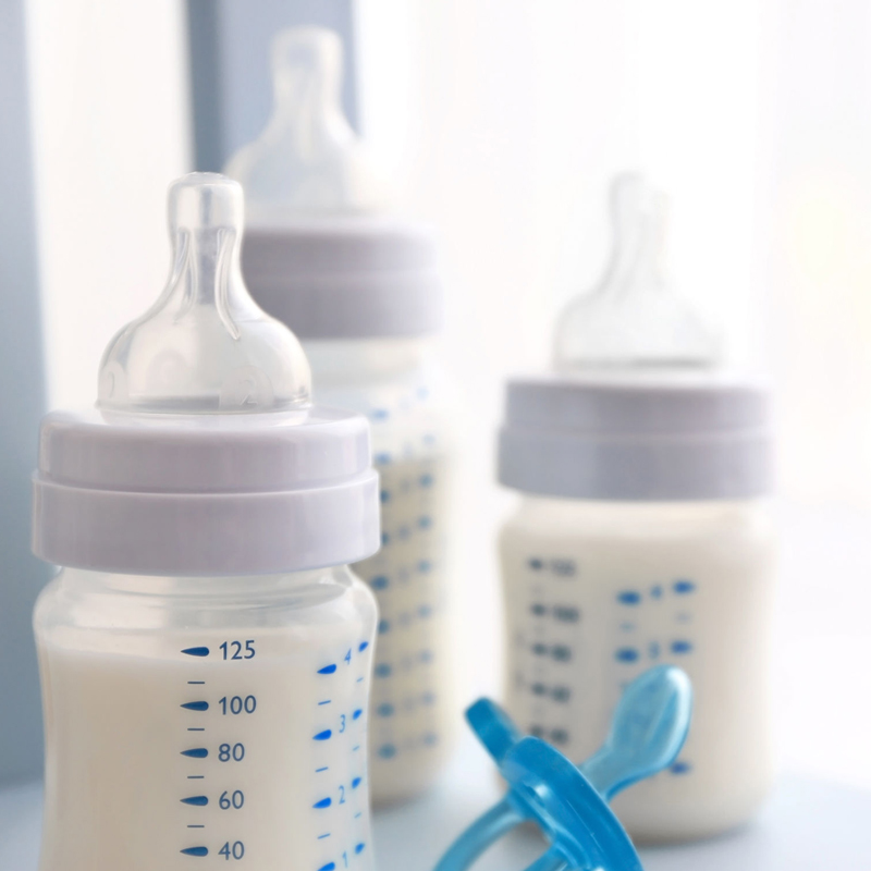 Готовая смесь для новорожденных в бутылочке