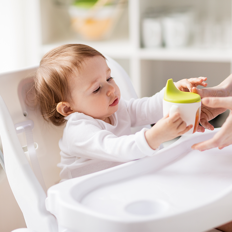 Столик и стульчик для малыша от 1 года: как подбирать согласно требованиям